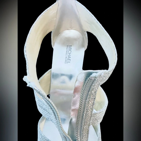 Michael Kors | Berkley T-Strap Dress Sandals (9.5) - Picture 8 of 11